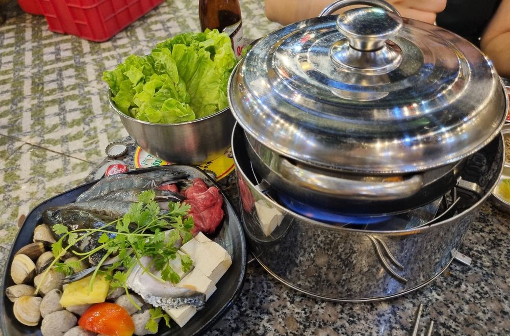 꾸이년 숯불 BBQ 로컬식당 (상호 미상)