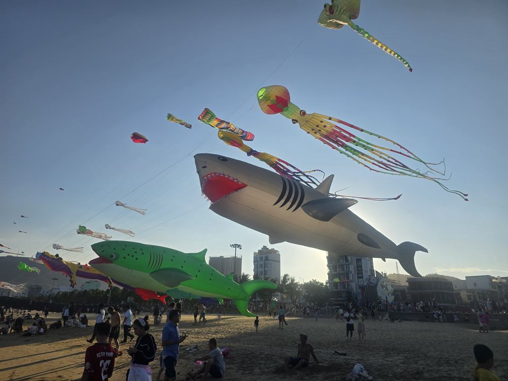 꾸이년 연날리기 축제