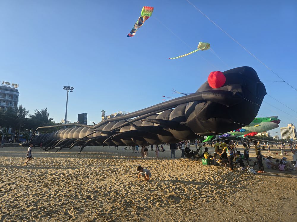 꾸이년 연날리기 축제