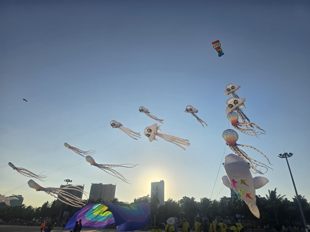 꾸이년 연날리기 축제