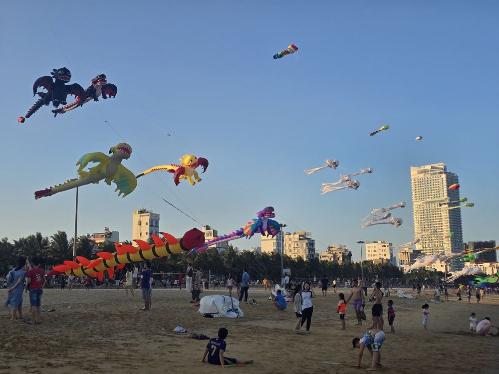 꾸이년 연날리기 축제