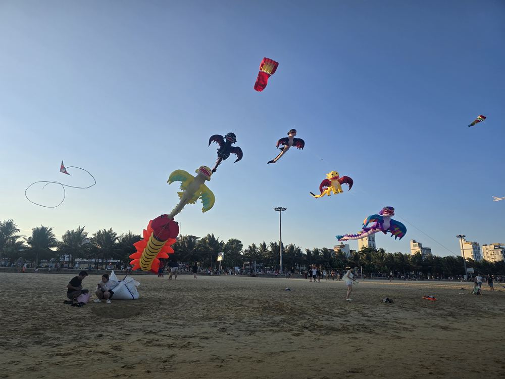 꾸이년 연날리기 축제