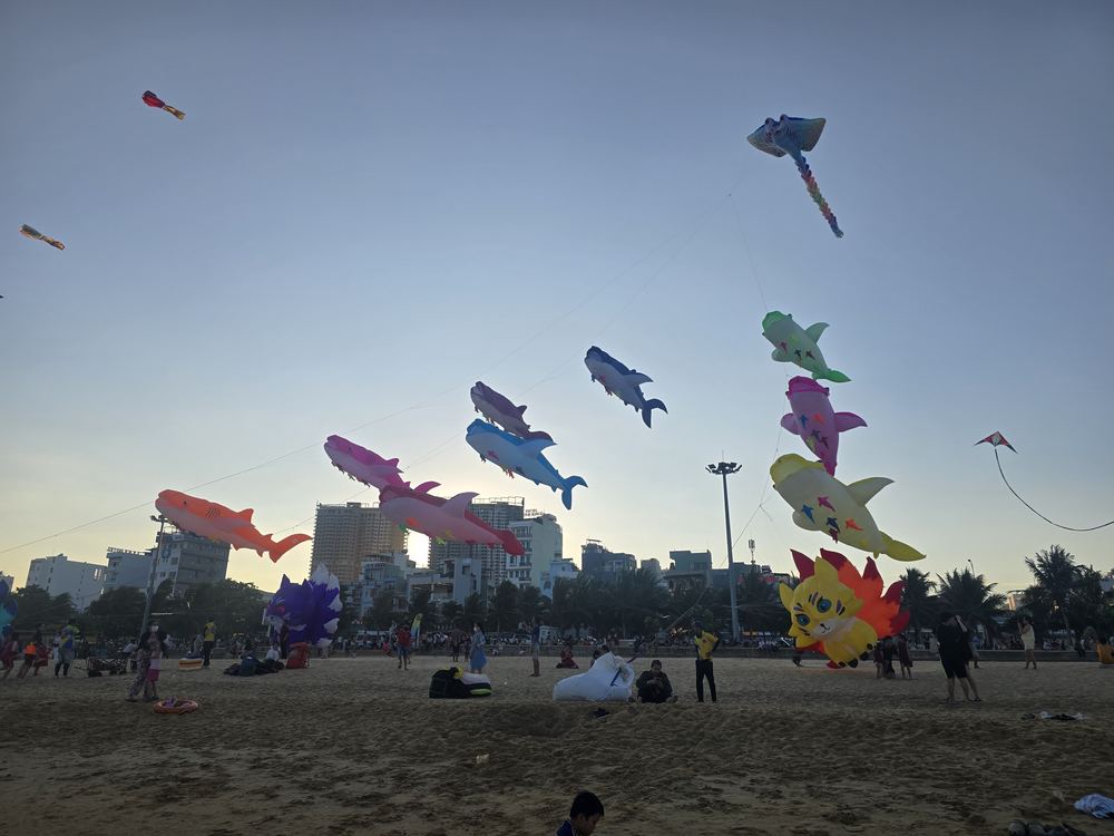 꾸이년 연날리기 축제