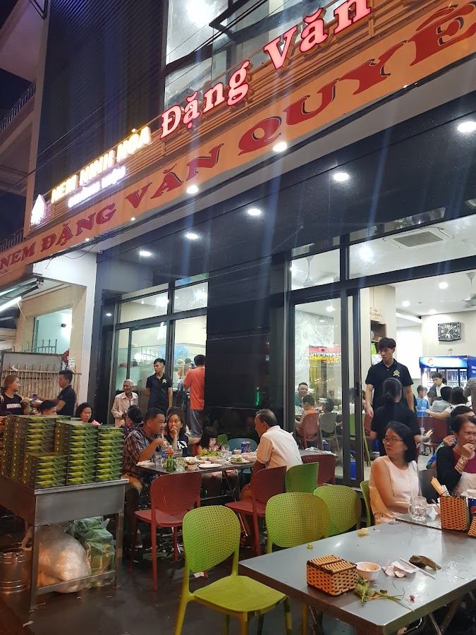 Nem Nướng Đặng Văn Quyên (넴느엉 당반꾸엔)