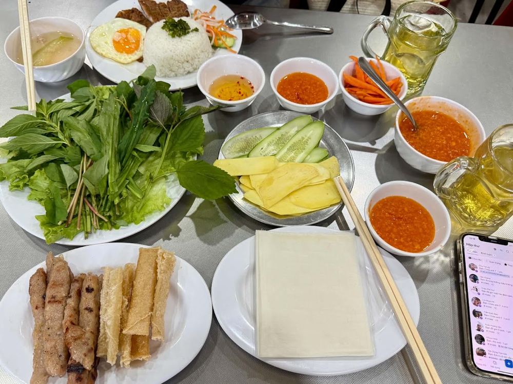 Nem Nướng Đặng Văn Quyên (넴느엉 당반꾸엔)