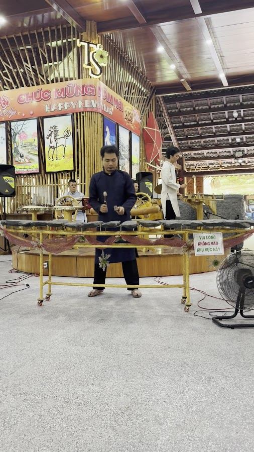Làng Nghề Trường Sơn (Trường Sơn Craft Village / 쯔엉선 공예마을)