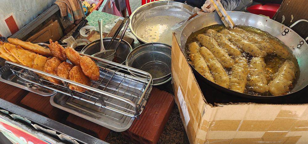 KFC 앞 바나나튀김 노점