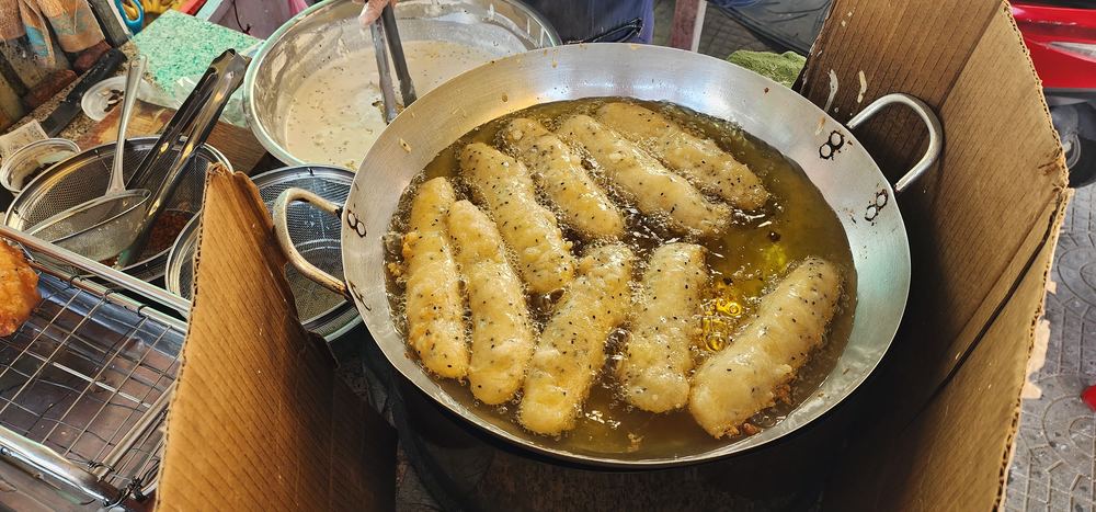 KFC 앞 바나나튀김 노점