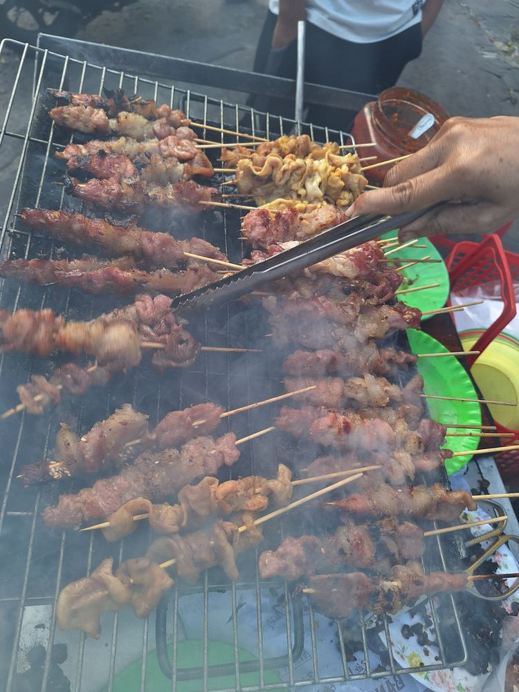 레러이 초등학교 앞 꼬치 노점