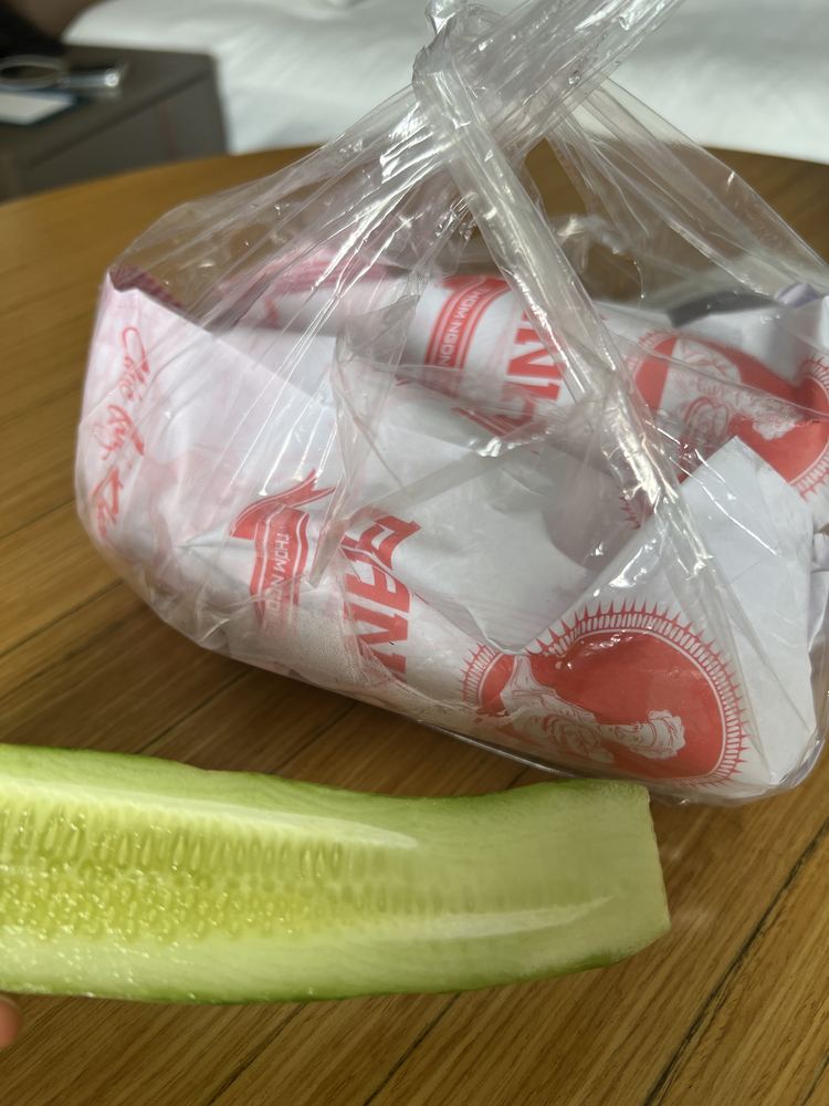 롱칸사원 오르막 계란반미 노점