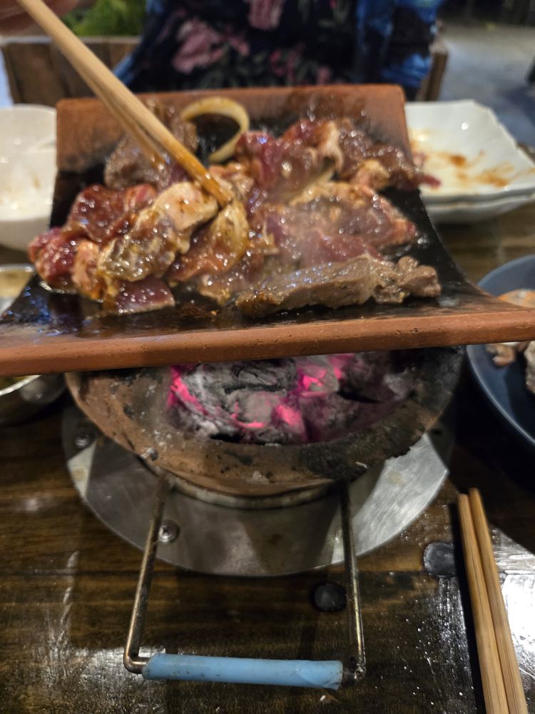 느엉해피 (기왓장 숯불구이)