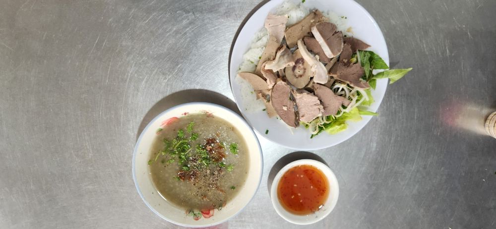 땀아인 내장죽·반호이