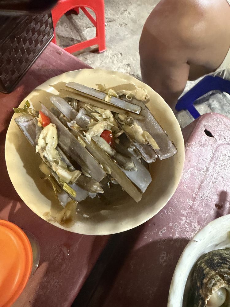 응옥헌꽁쭈아 조개골목 노점 (옥칸 위쪽)