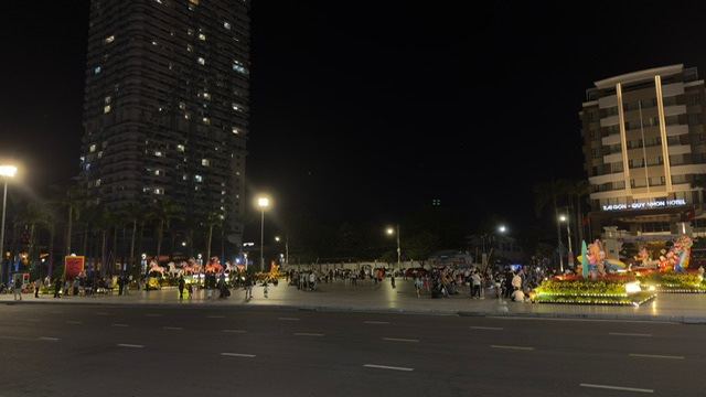 꾸이년 해변 불꽃축제
