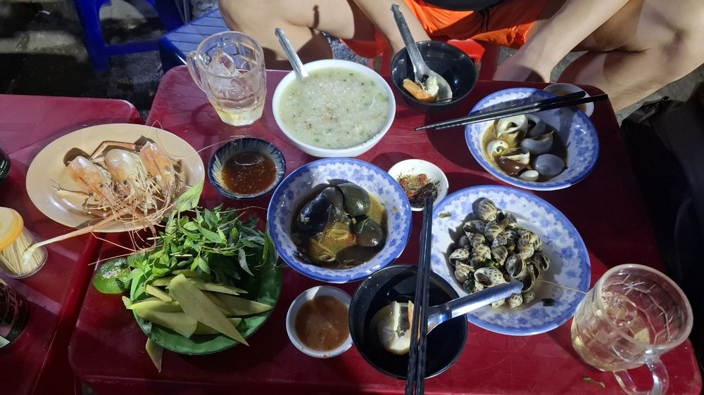살라호텔 뒤 먹자골목