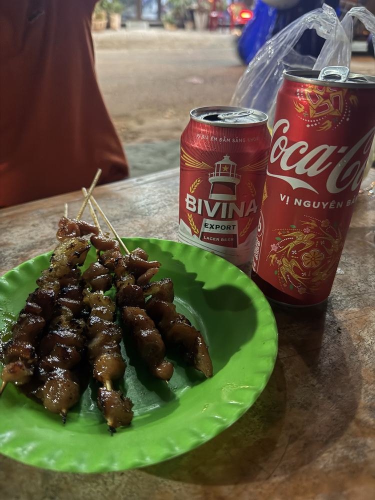 살라호텔 뒷골목 꼬치 노점