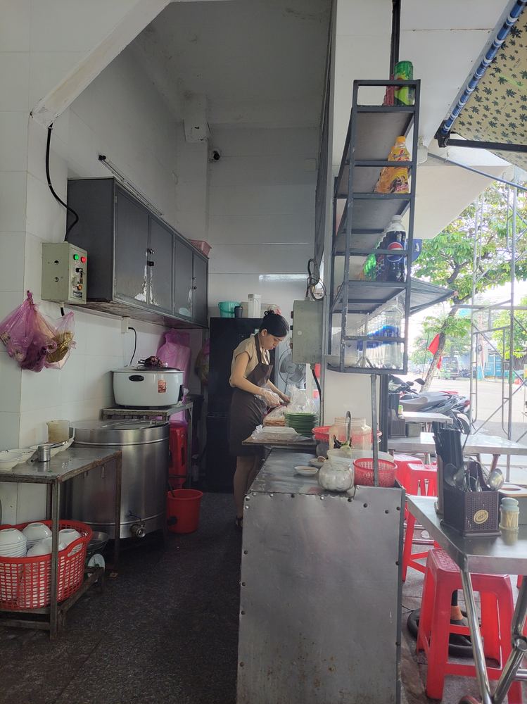 로컬 짜오롱(내장죽)집
