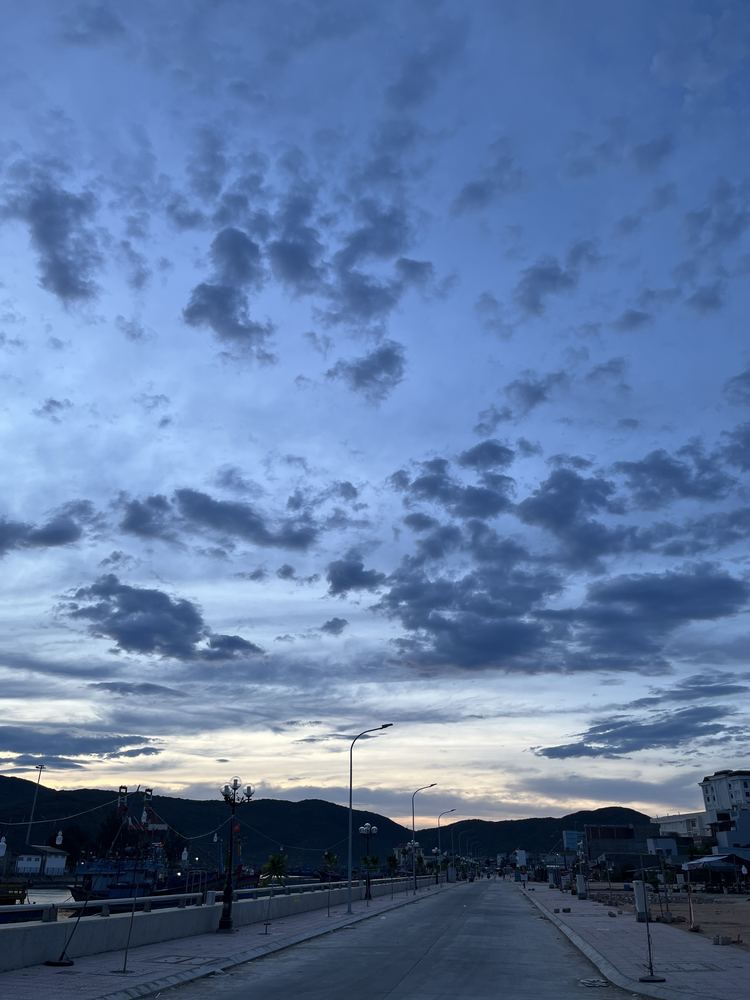 퀴논 어선항 산책로·함뜨 수산시장