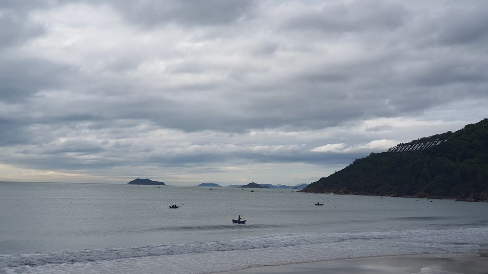 꾸이년 시내·해변 산책 (저녁 해변 배구 관람)