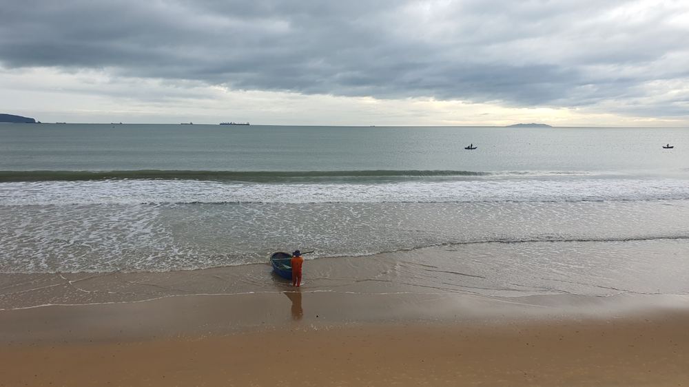 꾸이년 시내·해변 산책 (저녁 해변 배구 관람)