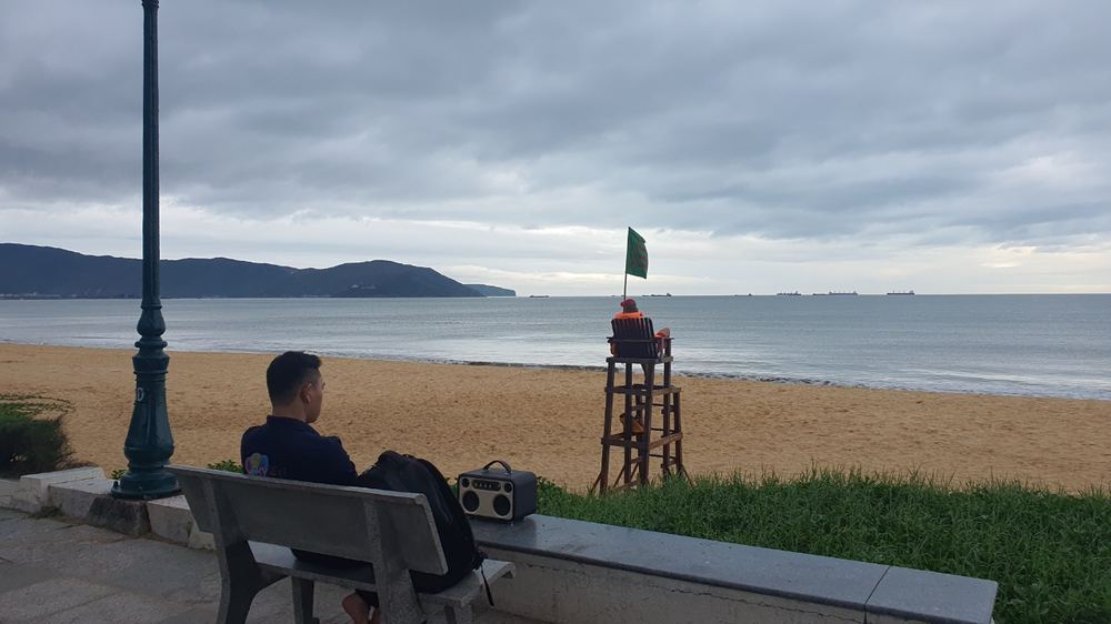 꾸이년 시내·해변 산책 (저녁 해변 배구 관람)