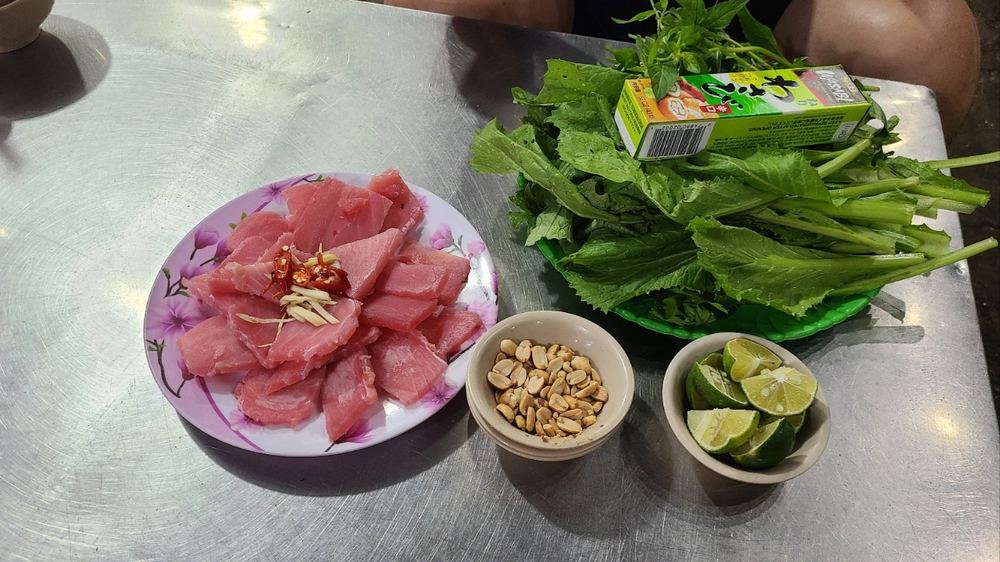 콴 바 탐 (참치요리 전문)