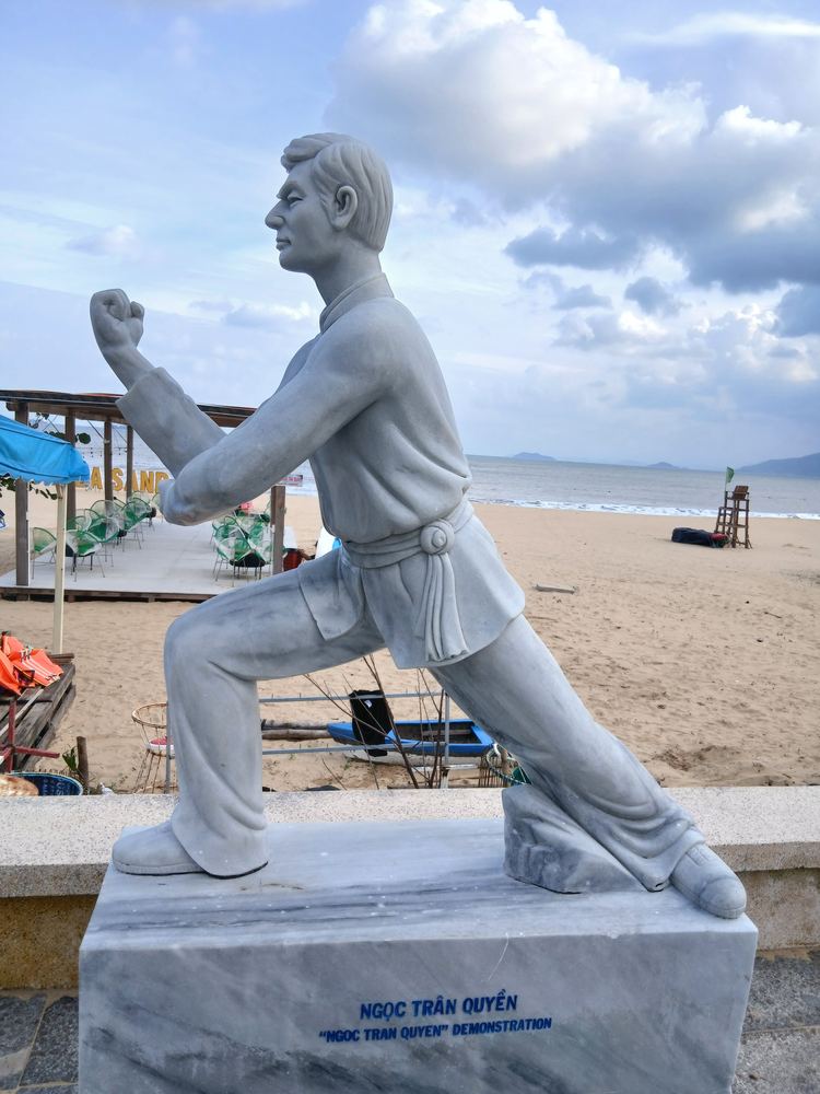꾸이년 해변
