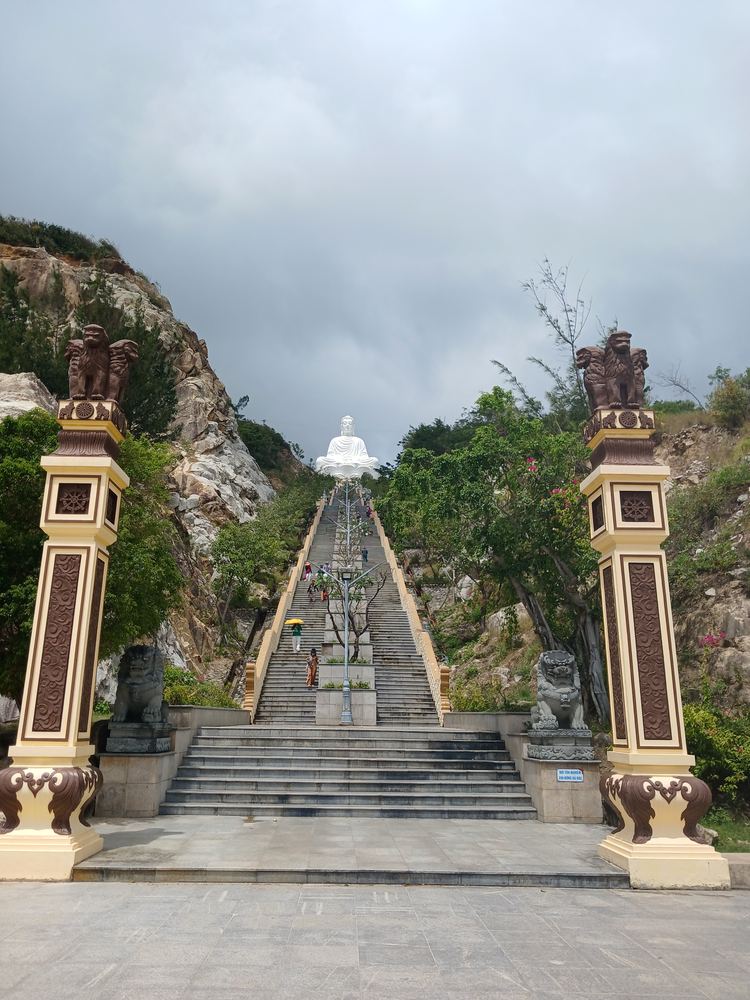 옹누이 사원(린퐁사) 대불